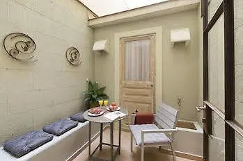 Nextdoor Gaudi Barcelona Apartment